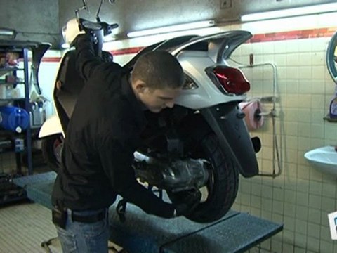 High-tech Auto : Scooter : tendre les freins arrières