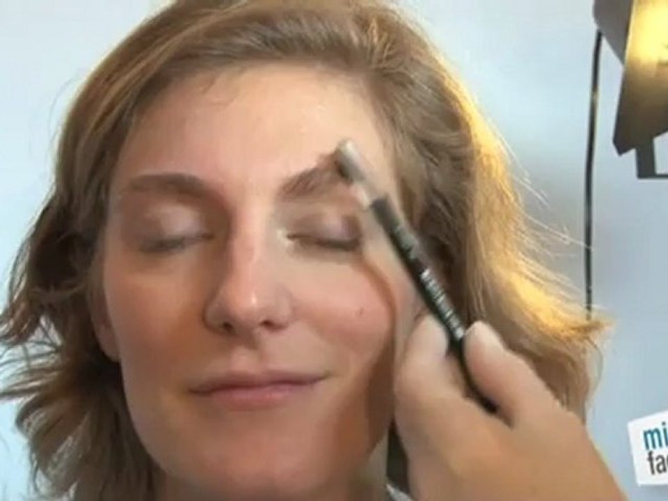 Beauté mode : Comment couper ses sourcils ?