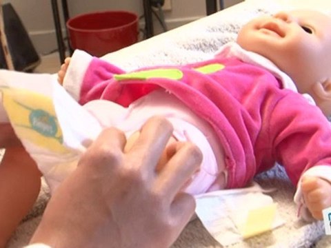 Vie Pratique : Changer la couche d'un bébé