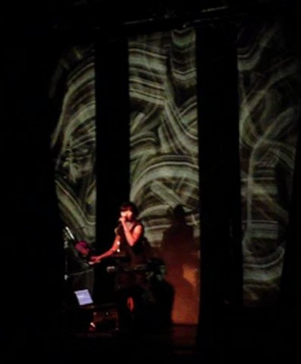 PEAU, festival "les femmes s'en mêlent" live Aubenas  mars 2012