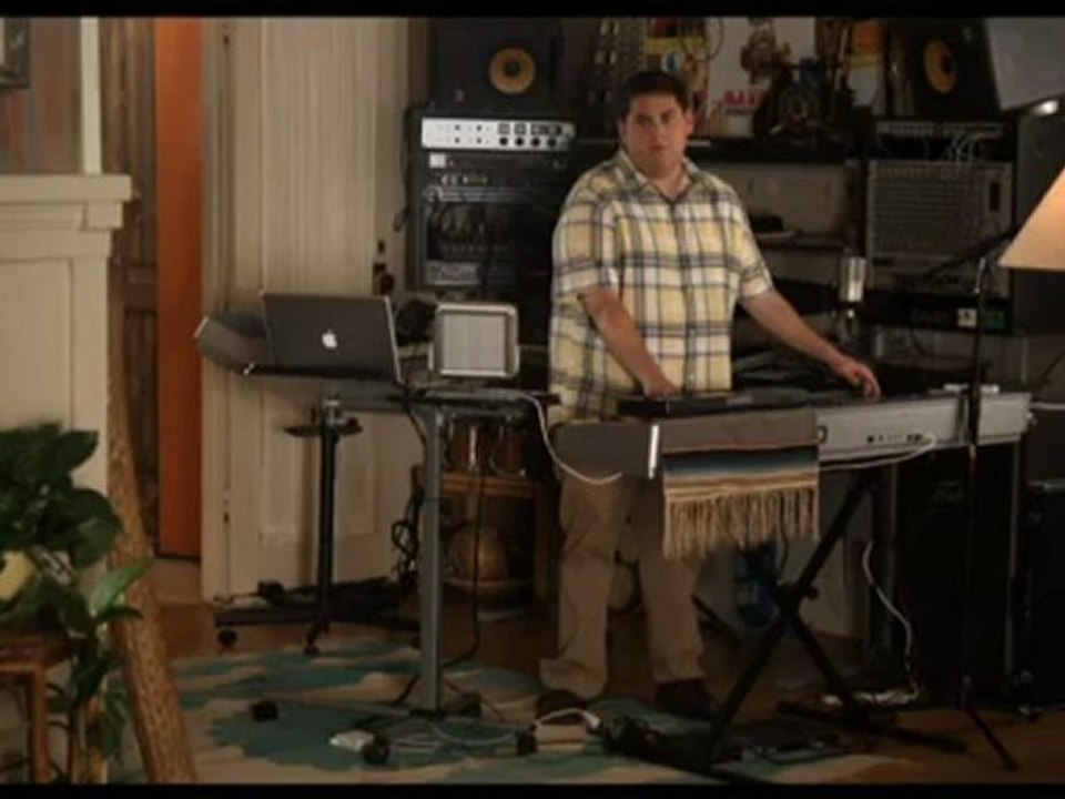 Cyrus 'Shooting In Sequence' Featurette