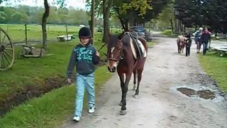 2° leçon d'équitation pour Esteban et Liam (5 mai 2012)