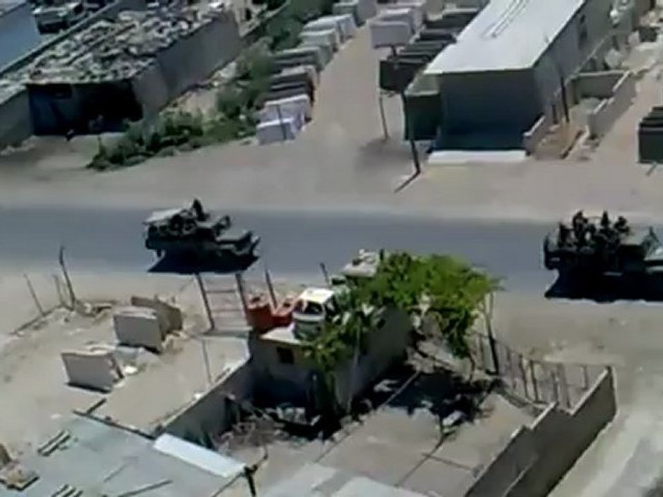 فري برس ريف دمشق  عربين  دخول التعزيزات  العسكرية الى المدينة طريق حزه عربين 9 5 2012 ج1 Damascus