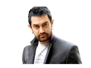 Aamir Khan Accompanies A Cop On A Round Up Duty - Bollywood News