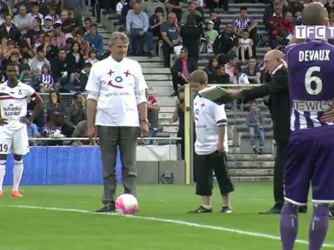 Coup d'envoi Hôpital Sourire, lors du match TFC-Nice