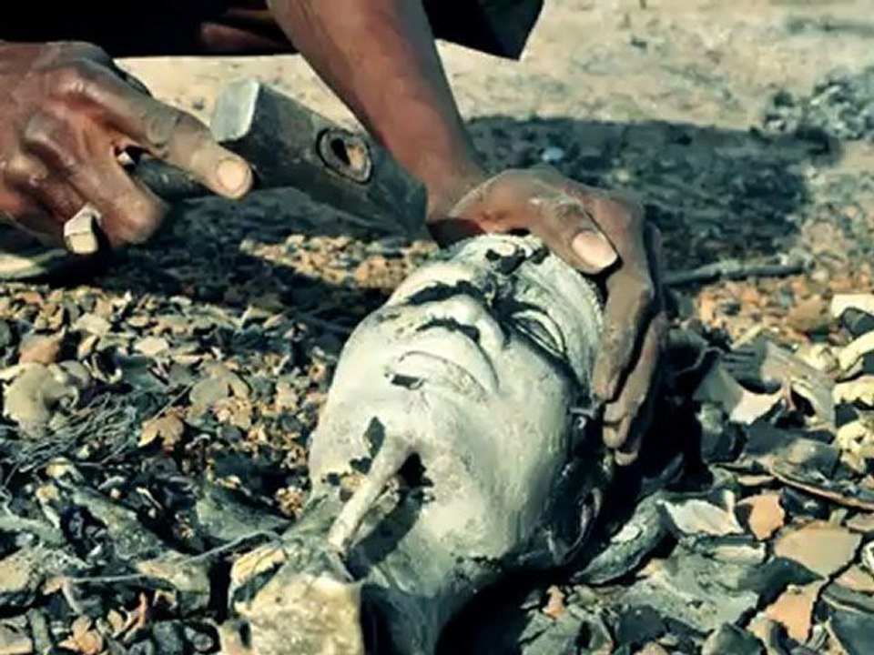 A-ZICO Le sculpteur fondeur de bronze à Saly, Sénégal (version 2)