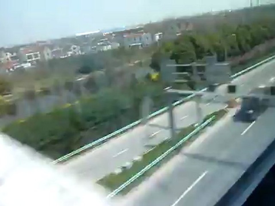 00030 Dépassement camion avec Maglev