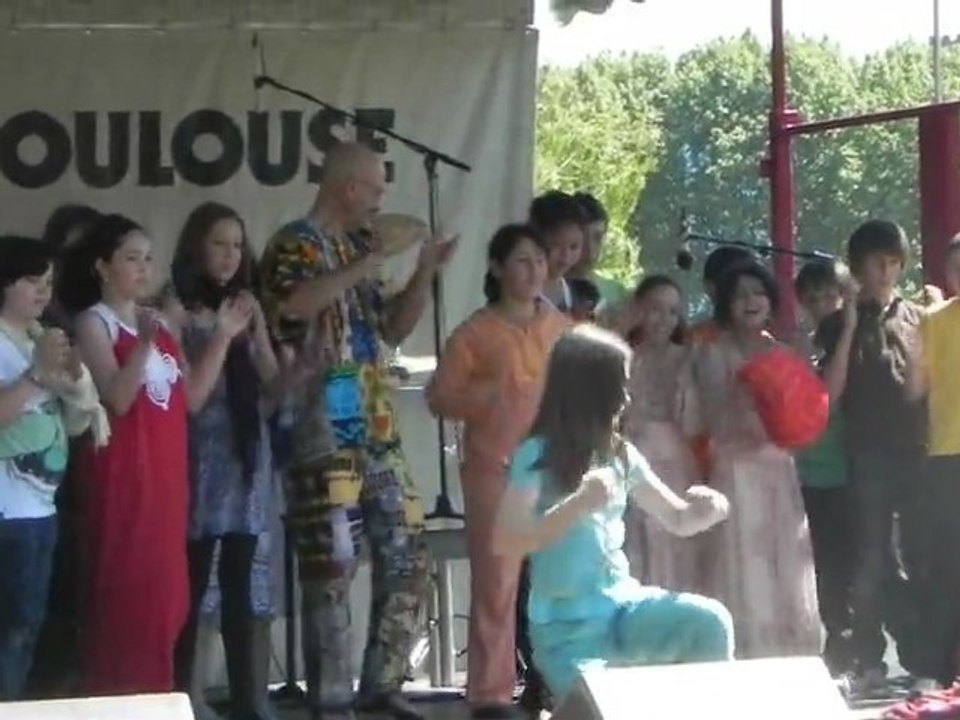 Les élèves du collège Vauquelin pour la journée de la paix plaine des filtres à Toulouse