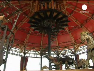 Tre piani di giostra fantastica