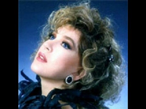 Samime SANEY - BİR GÖNÜL HİKAYESİ ANLATIRDI GÖZLERİN