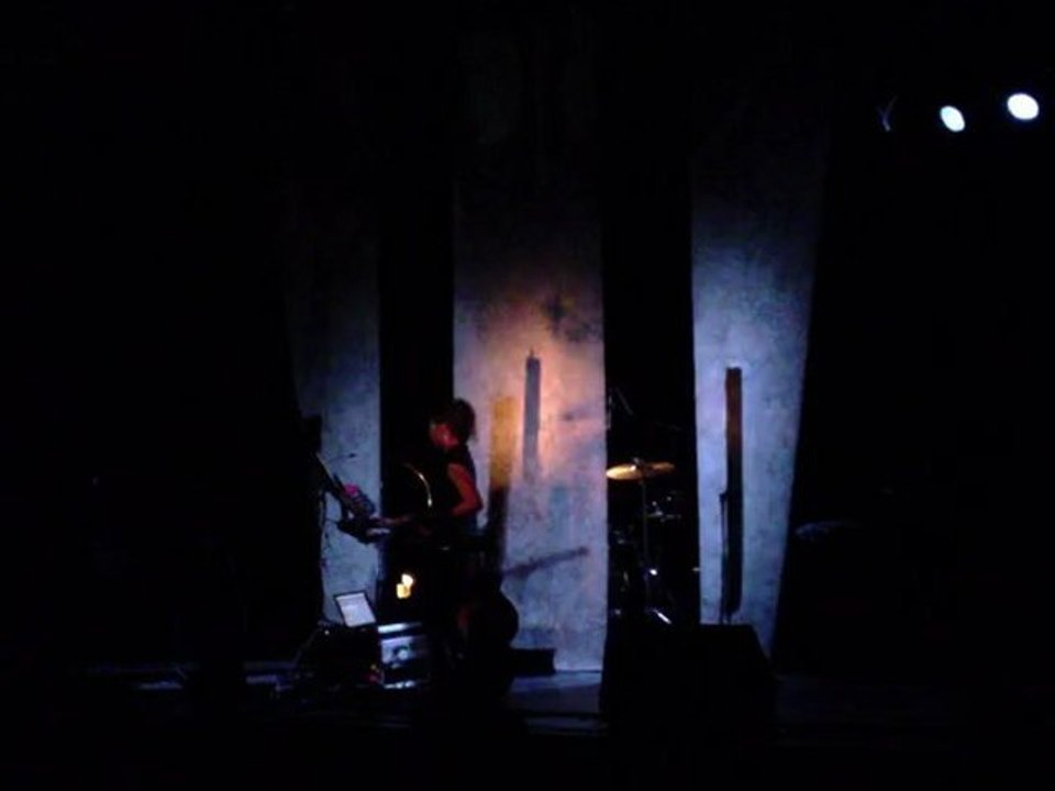 PEAU festival "les femmes s'en mêlent" live Aubenas mars 2012