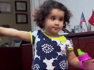 Niña de 18 meses es confundida con un terrorista y expulsada de un avión