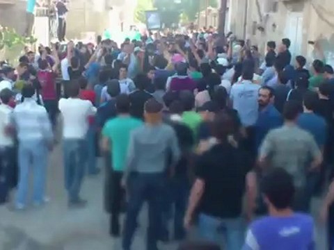 فري برس دمشق المزة تجمع الأحرار امام منزل الشهيد معاذ 10 5 2012 Damascus