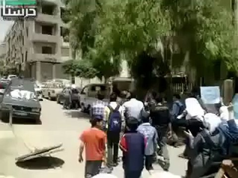 فري برس ريف دمشق حرستـــا مظاهرة طلابية 10 5 2012 Damascus