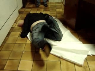 Adolescente bourrée et nageuse 🚶‍♀️