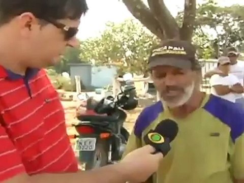 Interview d'un homme sourd et muet au Brésil