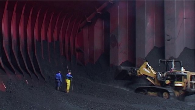 Documentaire : Dockers à Saint-Nazaire (de Bruno Raymond-Damasio) - Bande annonce