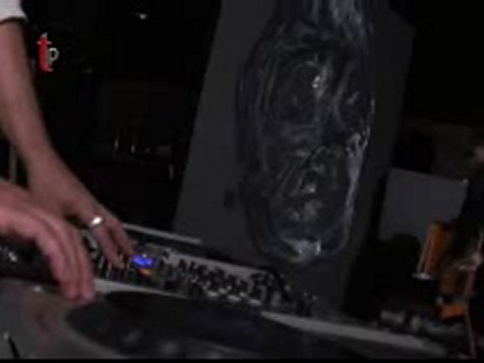 painter performer with sparkles Edith Piaf