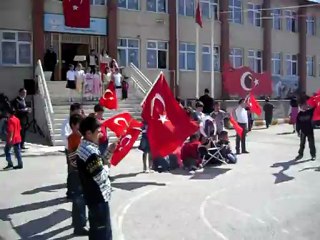 büğdüz iöo 3a sınıfı  23 nisan 2012 bayrak rontu