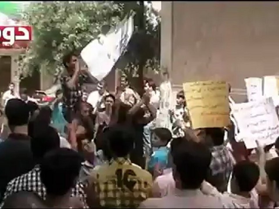 فري برس ريف دمشق دوما مظاهرة جامع المحمود رغم الحصار خرج الثوار ليعبروا عن اصرارهم على مواصلة الدرب في نيل الحرية11 5 2012 Damascus