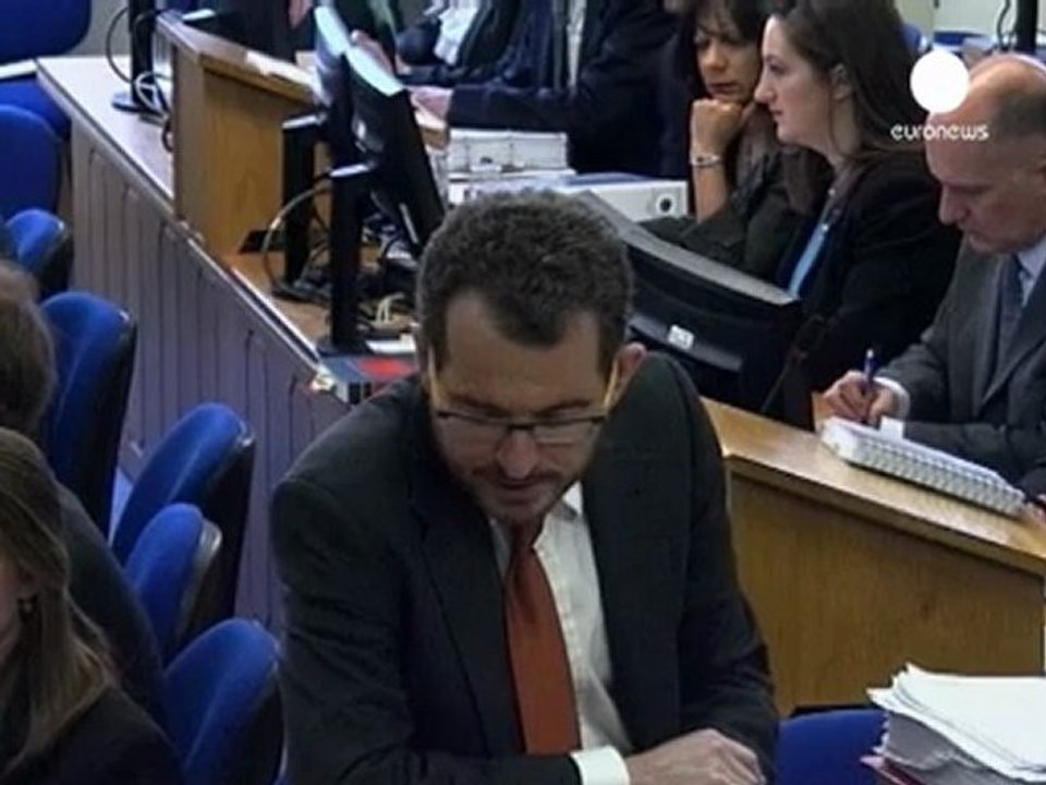 UK: Ex-Murdoch aide exposes ties to PM Cameron
