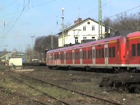 Züge beim Bahnhof Bonn-Oberkassel, ERS Class 66, 2x BR185, BR151, 3x BR143, 6x BR425