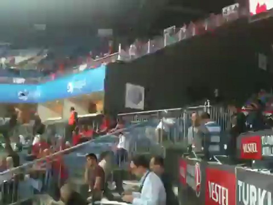 Πλάνα από την κερκίδα