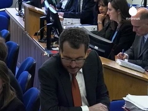 Scandalo intercettazioni: la Brooks interrogata tira in...