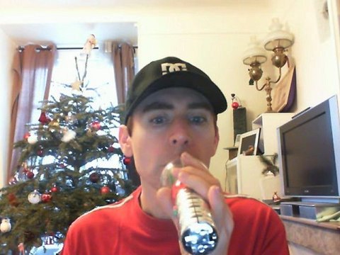 Wiwi égratigne Leila de Mylène Farmer