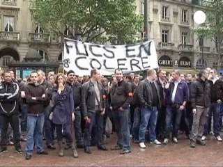 Francia: poliziotti in piazza per la legittima difesa