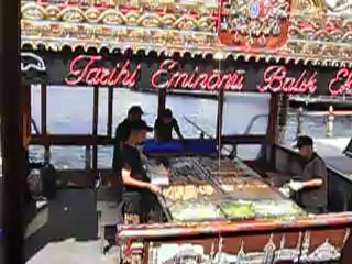 les restaurants flottants d'istanbul