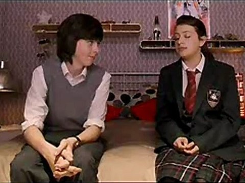 Angus, Thongs & Perfect Snogging - Clip - Snogging lessons