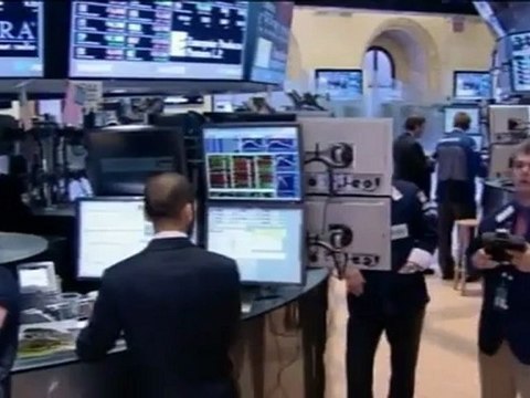 Wall Street Ends Modestly Lower; JPMorgan Chase Drags Banks Lower