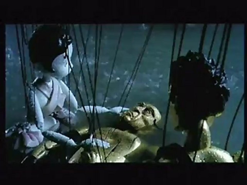 Strings - Clip - Close the gates