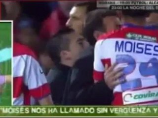 لاعب غرناطة يقذف الحكم بزجاجة بلاستيك