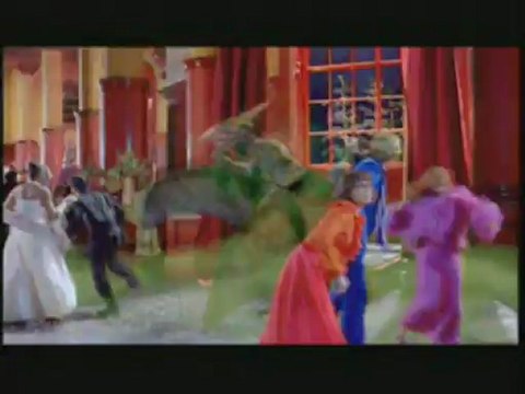 Scooby-Doo 2: Monsters Unleashed - Clip - There is an unidentified freaky object in here!