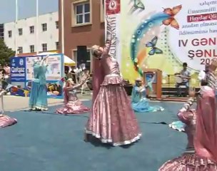 IV Gənclik Şənliyi Sari Gelin reqsi