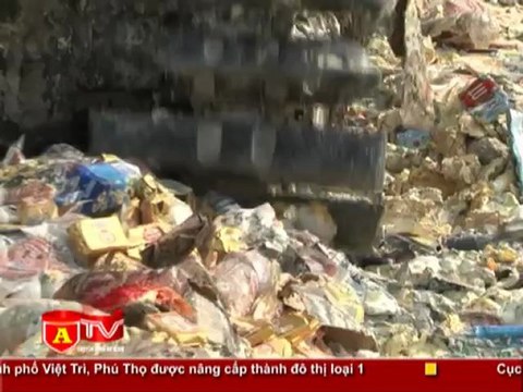 ANTÐ - Ttiêu hủy gần 10 tấn thực phẩm nhập khẩu quá hạn sử dụng