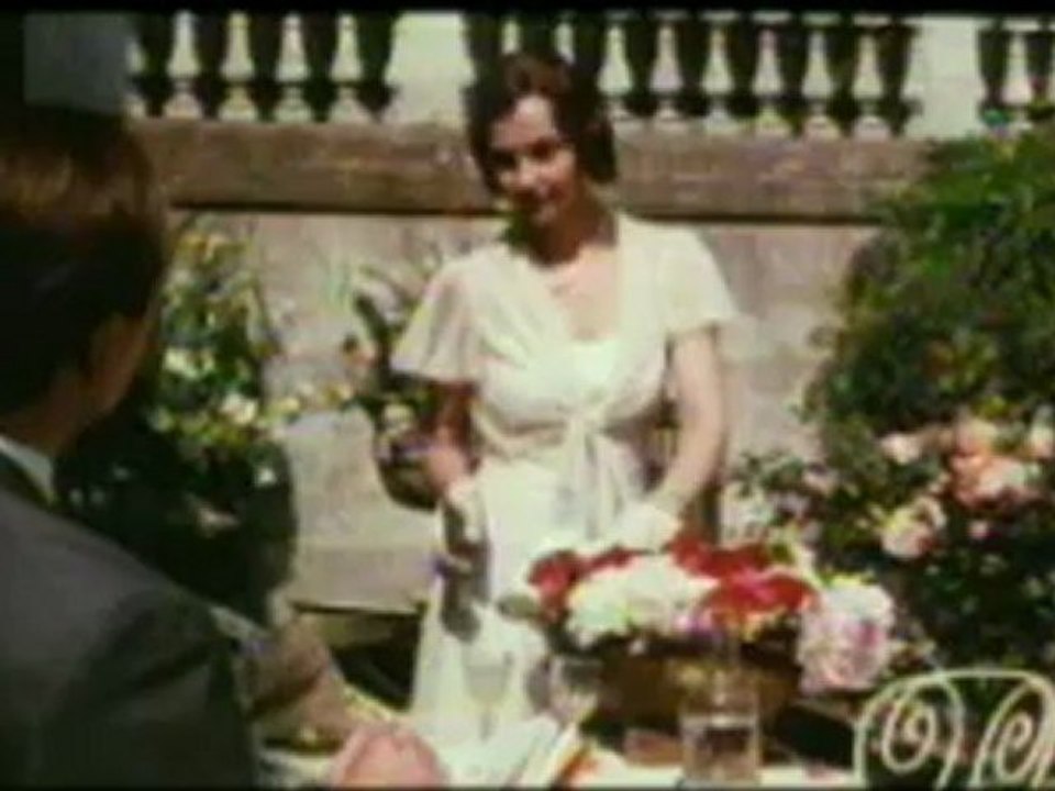 De-Lovely - Clip - Interests
