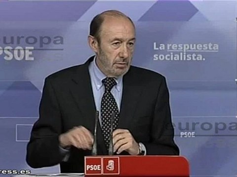 Para Rubalcaba España es más débil con Rajoy