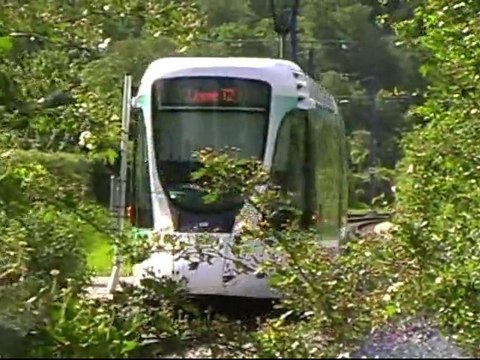 Citadis302 : Arrivée à la station Musée de Sèvres sur la ligne T2 du Val de Seine