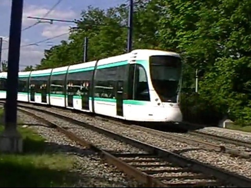 Citadis302 : Sur la ligne T2 du Val de Seine à la station Musée de Sèvres