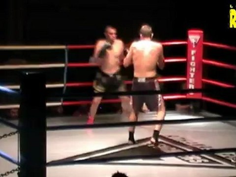 Θαν.Καρούσος vs Μουστάκης (URBAN FIGHTERS 4)