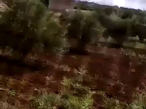 Syria فري برس درعا المليحة الغربية درعا لحظة سقوط قذيفة على أحد المنازل 12 5 2012 Daraa