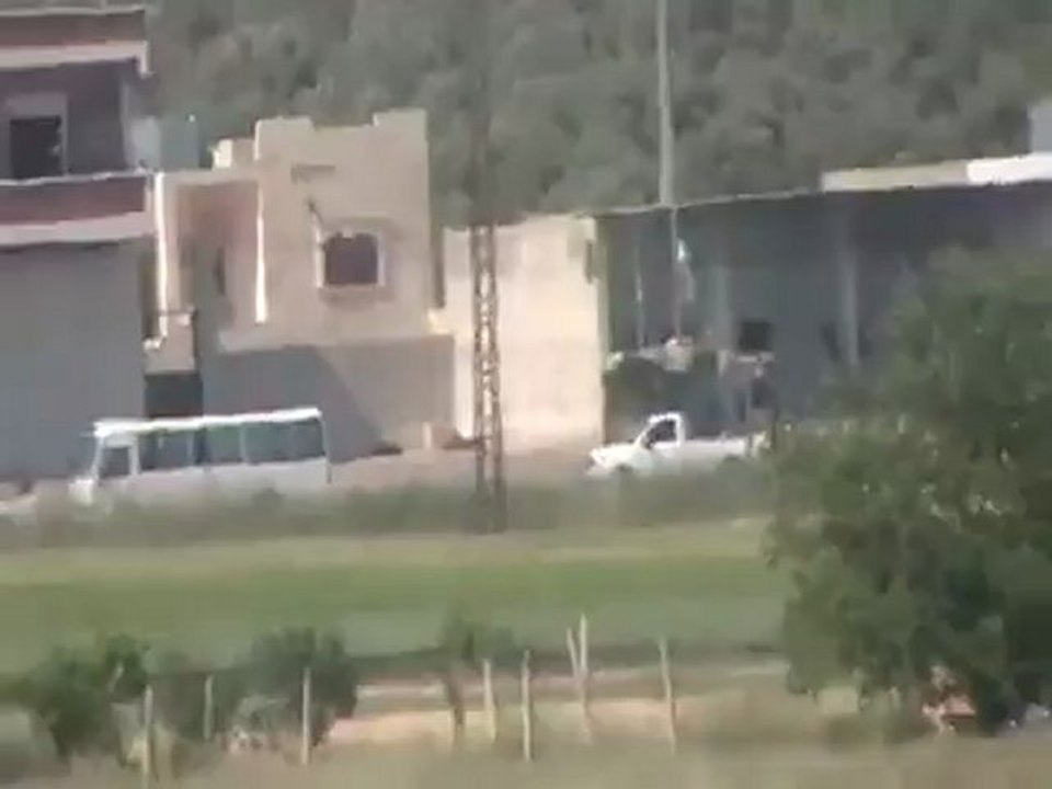 Syria فري برس ريف حلب الاتارب انتشارالامن على مداخل المدينة تمهيدا لاقتحامها12 5 2012 Aleppo
