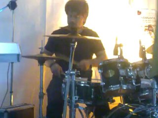 TELMO, O GRANDE... TOCA BATERIA NA CHAMUSCA POISO DO BESOIRO.