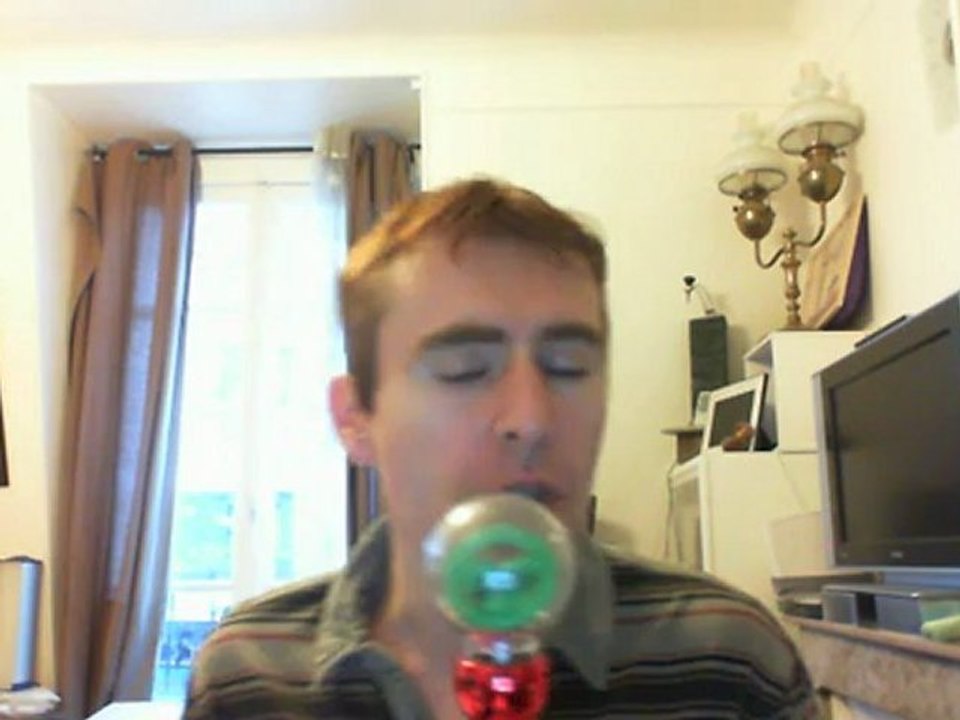 Wiwi égratigne "quand c'est usé on le jette" de Jacques Dutronc