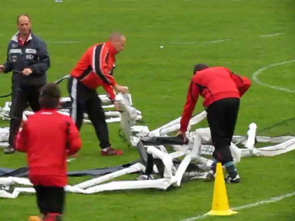 Rangement d'un but gonflable selon la méthode "Christophe BESSE"