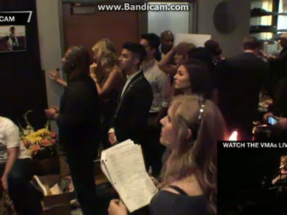 Adele - Someone Like You from Backstage at The Video Music Awards VMAs 2011 at Nokia Theatre, Los Angeles (August 28, 2011)