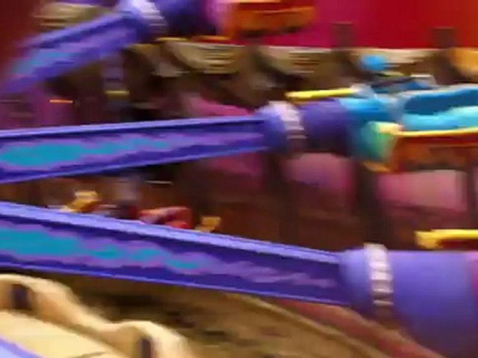 rose maman sur manege a disney